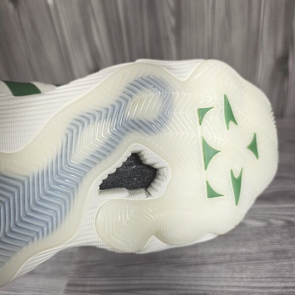 Athletic_Shoes